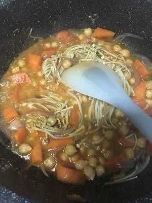 金針菇咖喱雞燉鷹嘴豆【健康一鍋端】的做法步驟 第5步