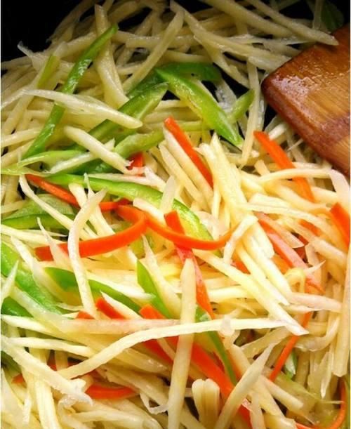 土豆絲炒尖椒，美味又健康（以土豆絲為主角）