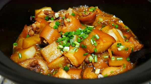 原來豬尾巴這樣做才好吃，即營養(yǎng)有美味，吃起來比豬蹄還要好吃