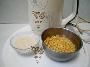 豆?jié){粥(健康營養(yǎng)~綠色美食)的做法步驟 第1步