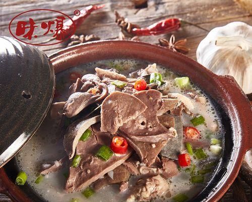美味鲜菌羊杂汤的制作方法(健康营养的美味汤品)