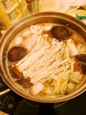 番茄菌菇火锅汤底的做法 步骤3