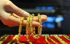 金價大幅下跌，有品牌首飾金重返“8字頭”