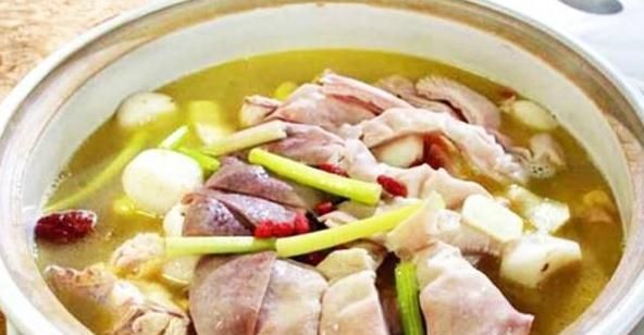 藥膳雞的做法及功效（營(yíng)養(yǎng)豐富、健康美味）