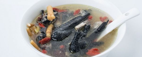 雞湯怎么燉好喝又營養(yǎng)補(bǔ)血 燉雞湯三放三不放 適合和雞一起燉湯的食材