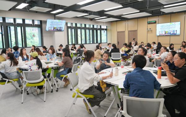 1 福州市中小學青春健康教育師資培訓班現(xiàn)場