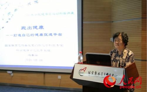 馮美云教授是體育科學(xué)領(lǐng)域公認(rèn)的權(quán)威專家 (黃曉敏 攝)