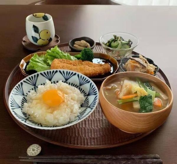 在世界美食圈，日本料理是公认的清淡健康。