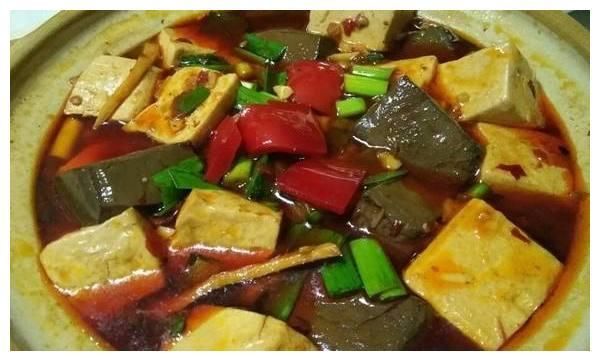 大厨推荐美味：香辣鸭血豆腐，制作起来非常简单，香辣可口的美食