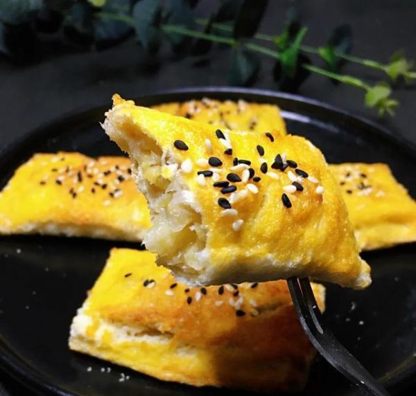 超簡(jiǎn)單的低脂甜品——香蕉酸奶派！無糖低卡，好吃到爆！
