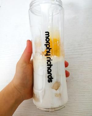 無油飽腹健身餐——香蕉酸奶松餅的做法 步驟1