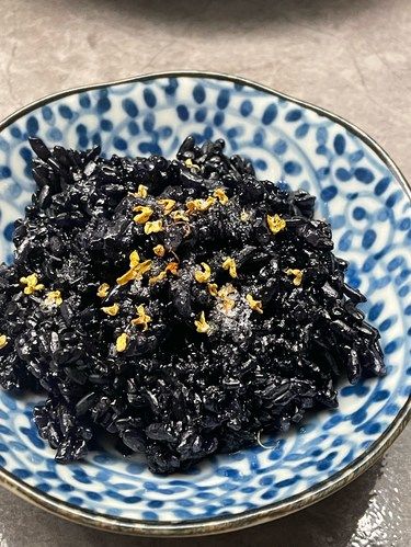 立夏吃烏米飯咯