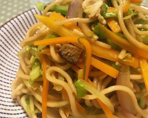 營養(yǎng)又健康的鮮蔬炒面