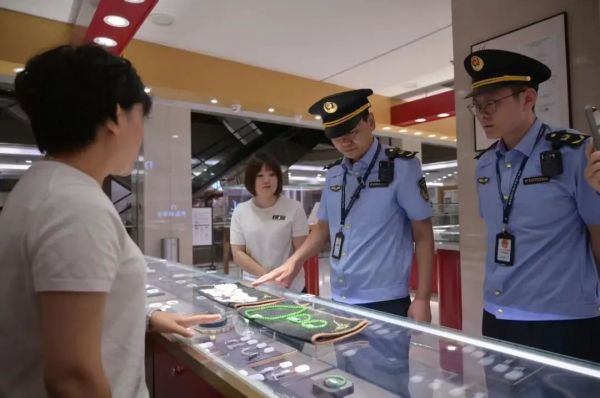 胖东来被曝销售玉石获暴利,当地公布检查结果.jpg