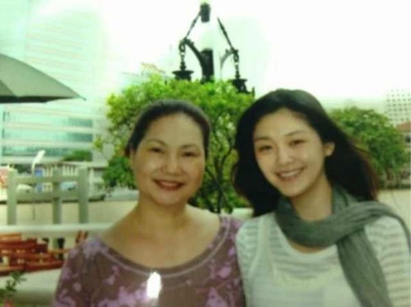 大S與母親合影。來源：大S微博
