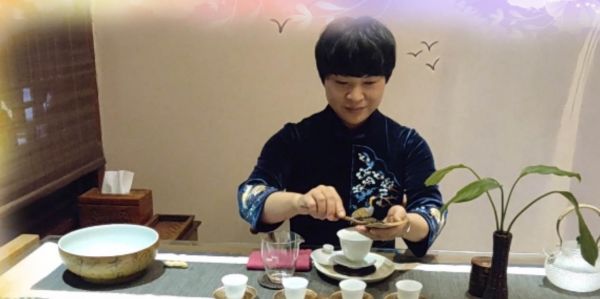 授課老師紅茶表演.jpg