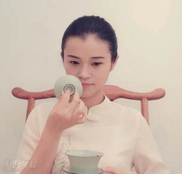 余仲莉.webp