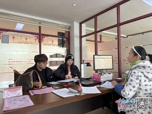 新人辦理登記手續(xù)