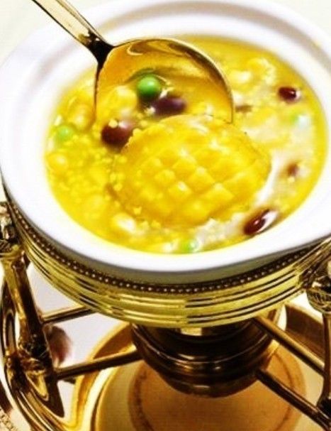 營養(yǎng)早餐食譜1、牛奶干果麥片粥