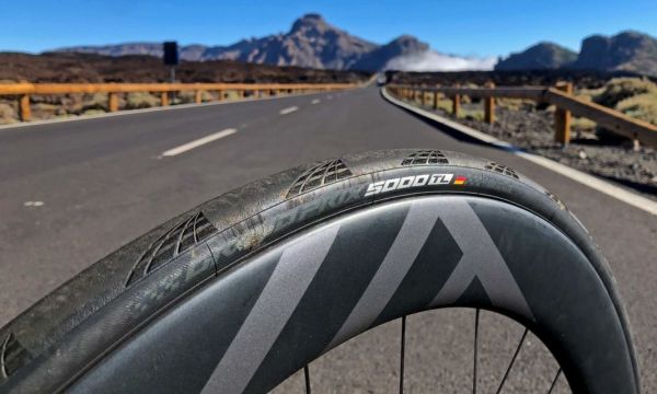 Continental-GP5000TL_Grand-Prix-GP-5000-TL_tubeless-road-all-around-performance-road-bike-tire_Teide-Tenerife-hot-stamp-1068x641.jpg