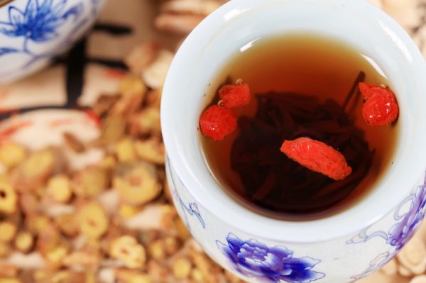 人参黄精八宝茶功效与作用：享受健康与美容的双重好处