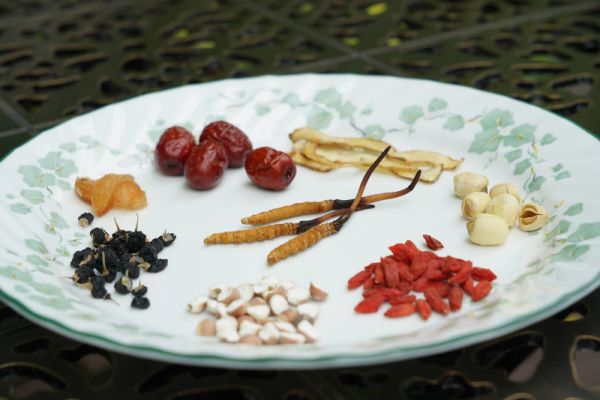 人参黄精八宝茶功效与作用：享受健康与美容的双重好处