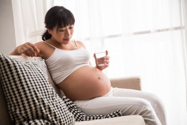 孕婦喝水有講究：喝不好“傷胎”，正確的“喝水方式”孕媽要掌握