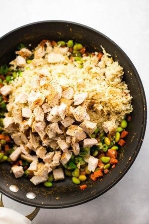【健康午餐/晚餐食譜 | 雞胸肉花椰菜無米炒飯】的做法步驟 第1步