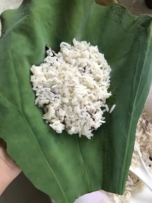 飯包荷葉比花香（簡(jiǎn)單清淡荷葉飯）的做法 步驟3