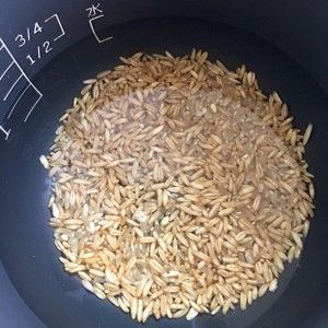 豌豆巴沙魚(yú)雜糧粥(健康版)的做法步驟 第1步