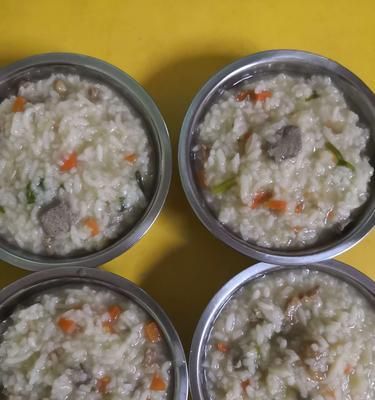 美味營(yíng)養(yǎng)的豬肝瘦肉生腸粥（健康瘦身必備，簡(jiǎn)單易做的家常粥）