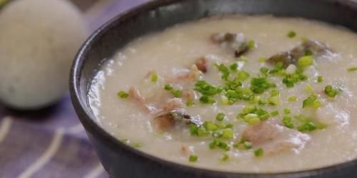 美味營(yíng)養(yǎng)的豬肝瘦肉生腸粥（健康瘦身必備，簡(jiǎn)單易做的家常粥）