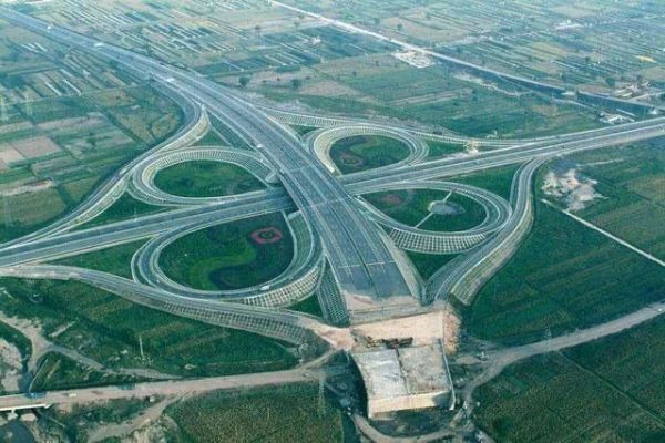 中国迎来第一条“不限速”高速！没限速杆和收费站，全程畅通无阻