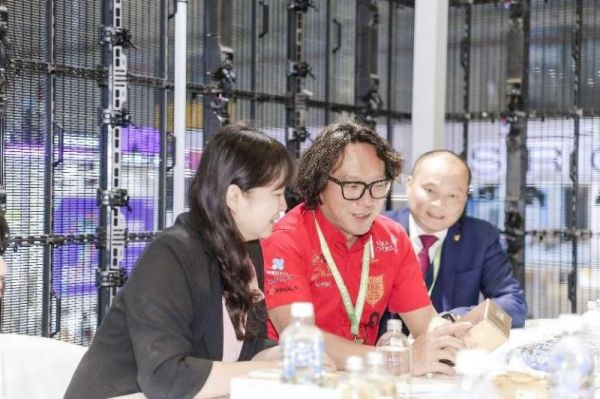 全球首款食品级GLP-1液态饮品司美小金砖在上海首发