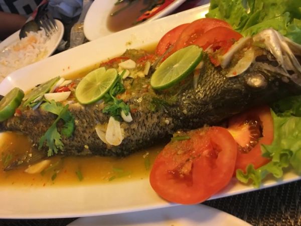 檸檬蒸鱸魚(????????????????)(圖片來源:滬江泰語)
