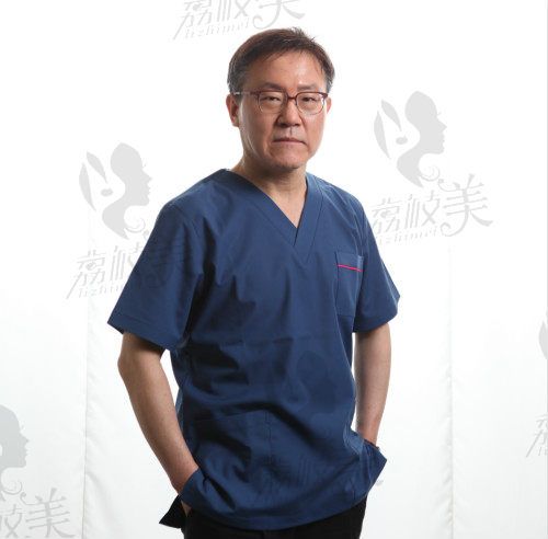 韓國(guó)環(huán)球美容整形外科醫(yī)院代表院長(zhǎng)崔午奎 