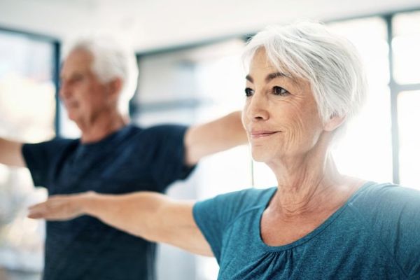 老年夫妻同房干涩没水怎么治 同房干涩没有水怎么调理 下面干涩没水怎么改善