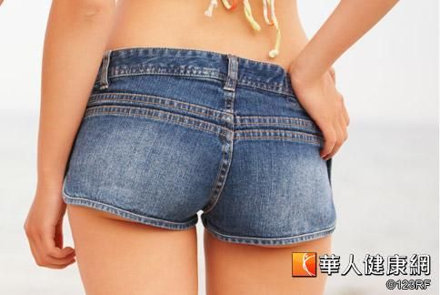 上班族久坐辦公室，加上缺乏運動，容易導(dǎo)致臀部肥肥嘟嘟又下垂。