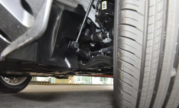 深度剖析卡羅拉銳放：13.98萬(wàn)元的2.0L混動(dòng)車型-有駕