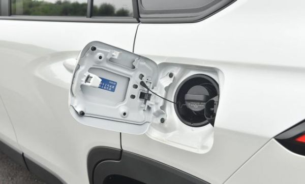 深度剖析卡羅拉銳放：13.98萬(wàn)元的2.0L混動(dòng)車型-有駕