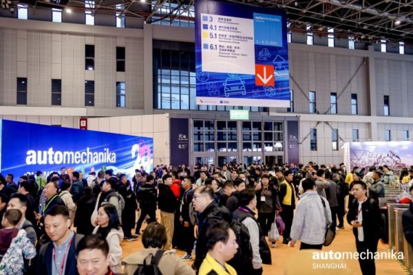 2024上海汽車零部件展觀眾入場。（中機國際 供圖）