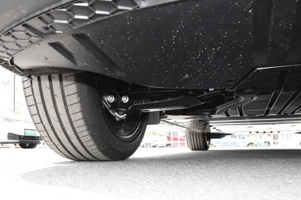 體驗(yàn)高剛性車身安全設(shè)計(jì)的大眾ID4，一臺(tái)酷似燃油車的電動(dòng)車