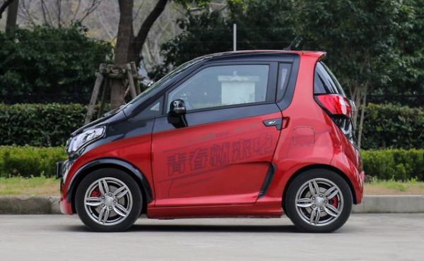 這款電動車造型獨特、設(shè)計精致，同時也被稱為“都市小精靈”