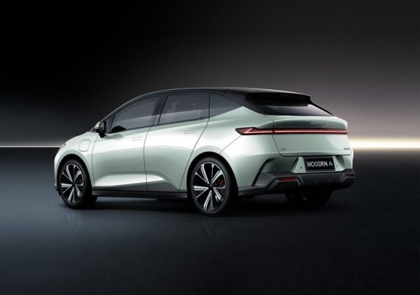 摩登汽車Modern in上市！簡(jiǎn)潔動(dòng)感設(shè)計(jì)，精品家用電動(dòng)車