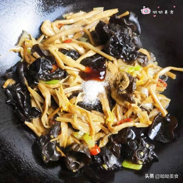 黃花菜和它一起炒，真是絕配，吃不膩的家常小炒，老少皆宜