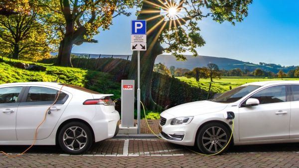 電動(dòng)汽車(chē)充電 Car charging