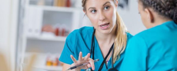 女人喝西洋參泡水好嗎 女人喝西洋參泡水的好處 西洋參和什么搭配一起吃好