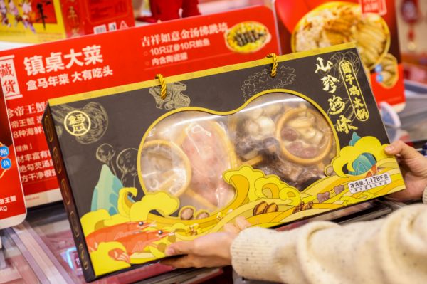 （為滿足消費(fèi)者過年嘗新的需求，盒馬推出云南特色年菜）