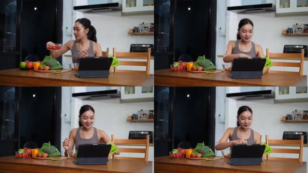 健康的女性在瑜伽训练后享受健康的水果早餐。健身，营养，家庭生活方式。