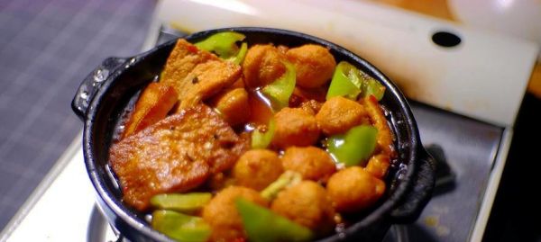 砂鍋魚燉豆腐的做法（美味又健康的家常菜）